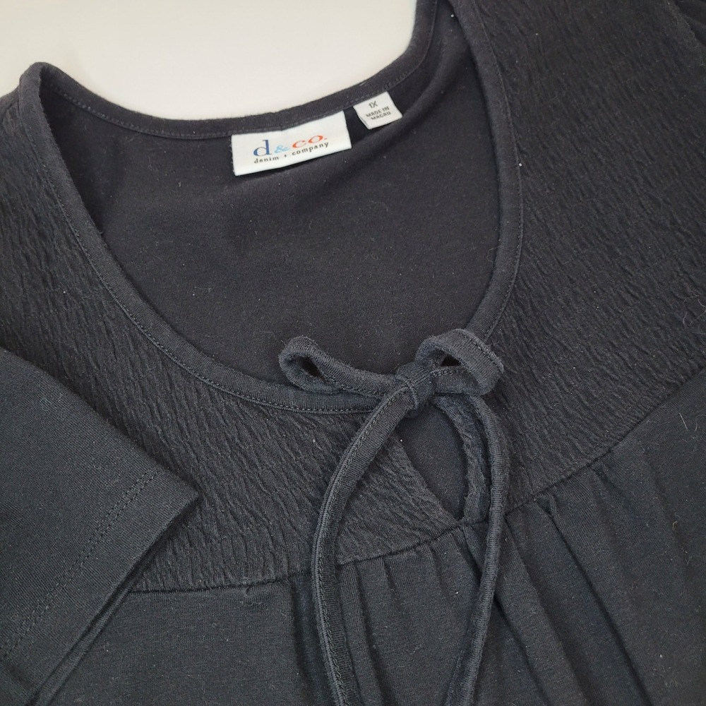 Denim & Company Top Womens 1X Black Excellent Smocked Yoke Tie Neck Short Sleeve